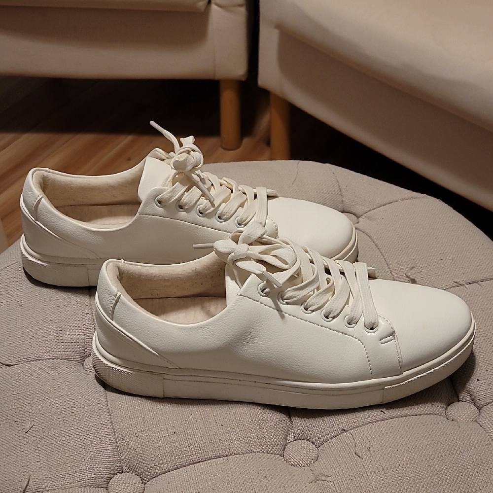Beautiful White Casual Sneakers